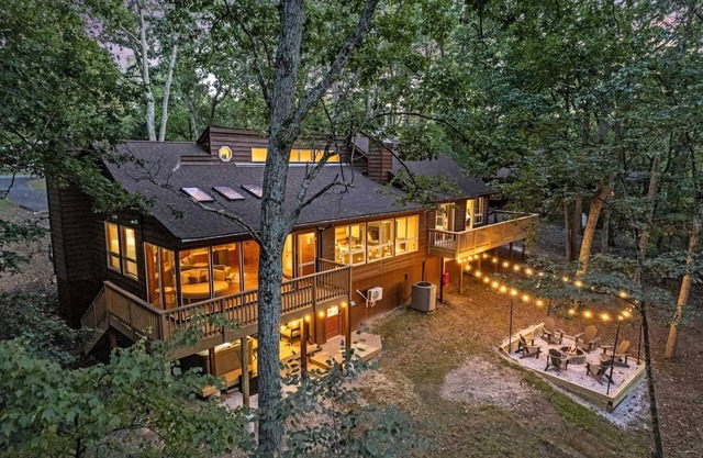 4BR Cabin | Game Rm | Fire Pit | Hot Tub