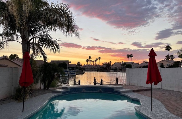 4BR Lakefront Retreat in the Desert w Private Pool