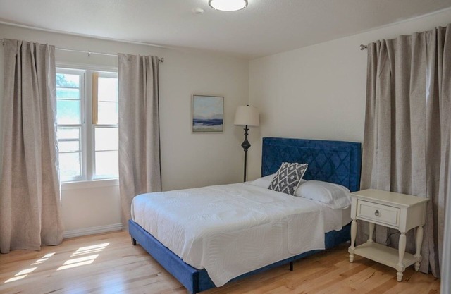 4Room| 7 Beds | Sleeps 12