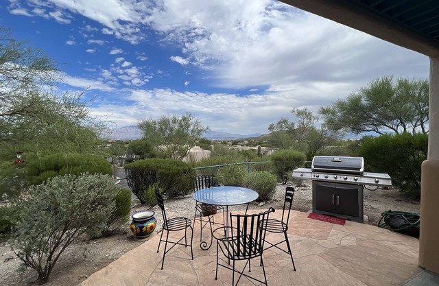 4th of July! Views! Gorgeous 2 bedroom en-suite Casita in Starr Pass