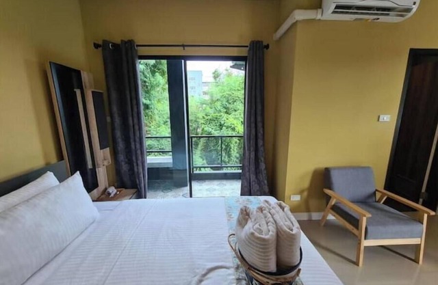 4thFL@LanternSuites with Maid Service