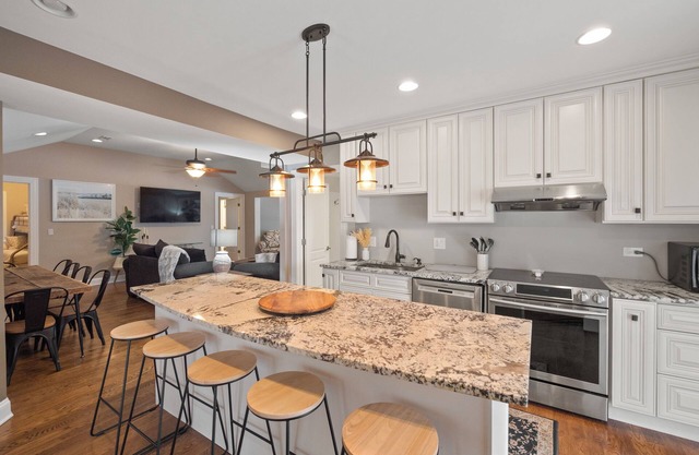 5 bed/3 Bath Home in the Heart of Fremont! Steps from the beach and boat launch!