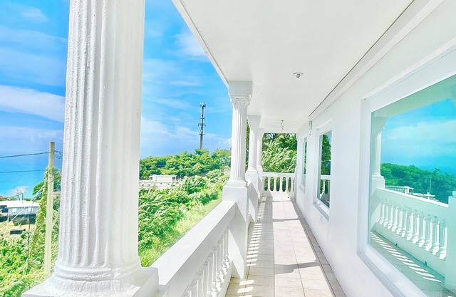 5 Bed Ocean View w private Pool one of best beaches less than 1.1 mile from Home