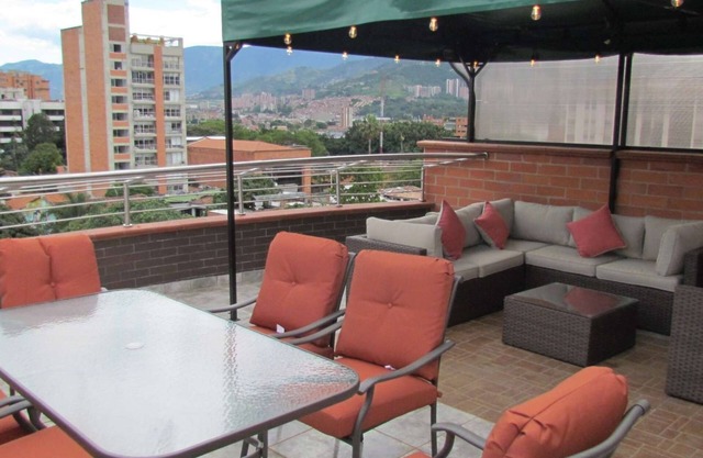 5 Bed PH ENTIRE ROOF HOT TUB ELEVATOR Private roof Guests with Photo ID