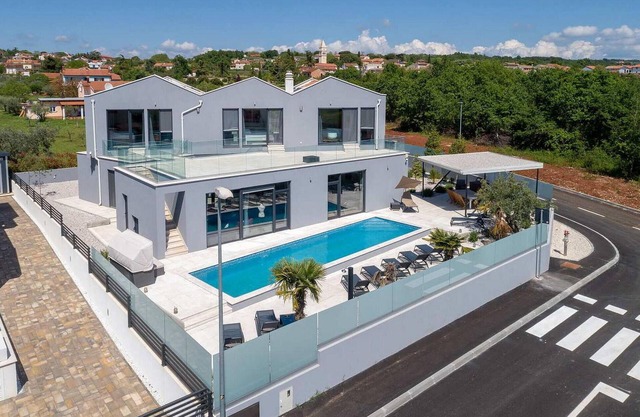 5 bedroom accommodation in Kastelir-Labinci