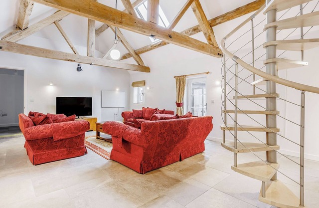 5 bedroom accommodation in Blymhill