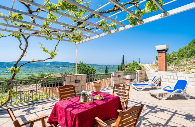 5 bedroom accommodation in Drvenik