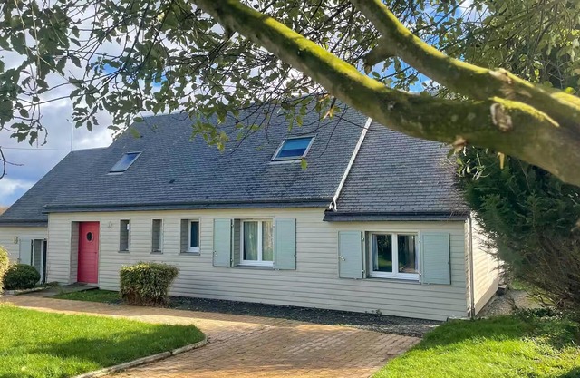 5 bedroom beautiful home in Taulé