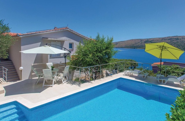 5 bedroom gorgeous home in Poljica