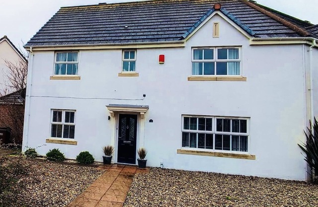 5 Bedroom House sleeping up to 8 people in Eastbourne South Harbour