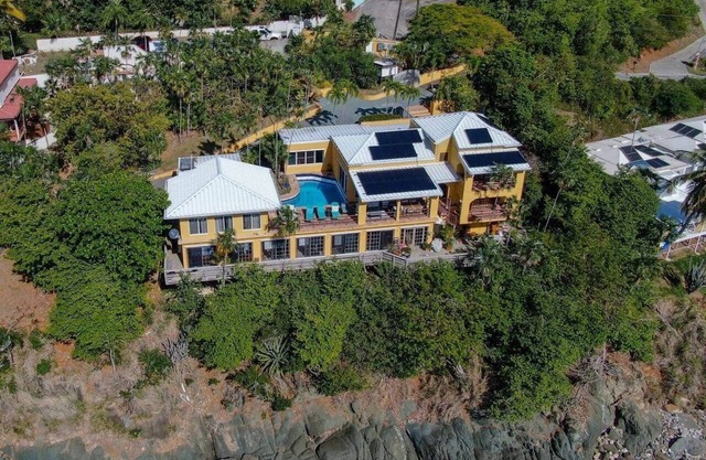 5 Bedroom Waterfront Villa Tryst