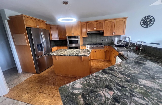 5 Bedrooms & 4 Baths - 2-minute DRIVE to Jasper National Park