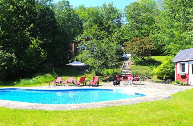 5 BR 3.5 Bath Killington Home with Hot Tub, Huge Dining Table, K1 Parking pass