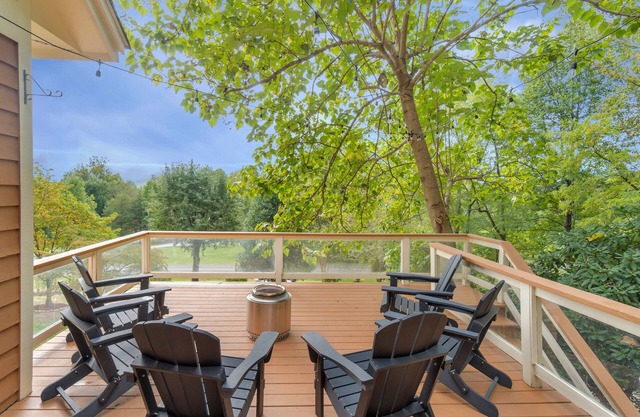 5 BR Wintergreen House w/Game Room, 75” TV, Ping Pong, Foosball, Wet Bar & Deck