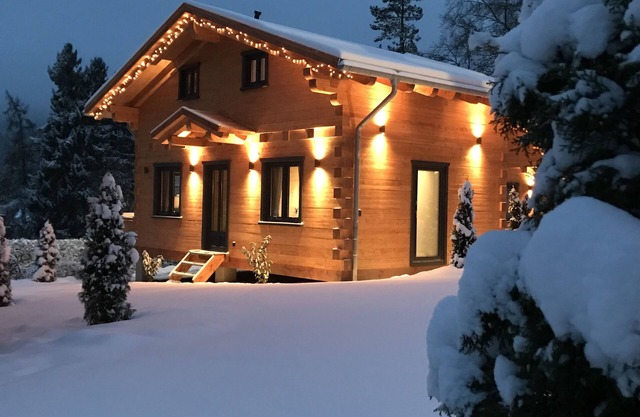 5 * log cabins with sauna, fireplace, terrace, barbecue etc. in alpine chalet style