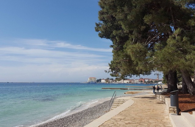 5 min. walk to the beach and to the City center.