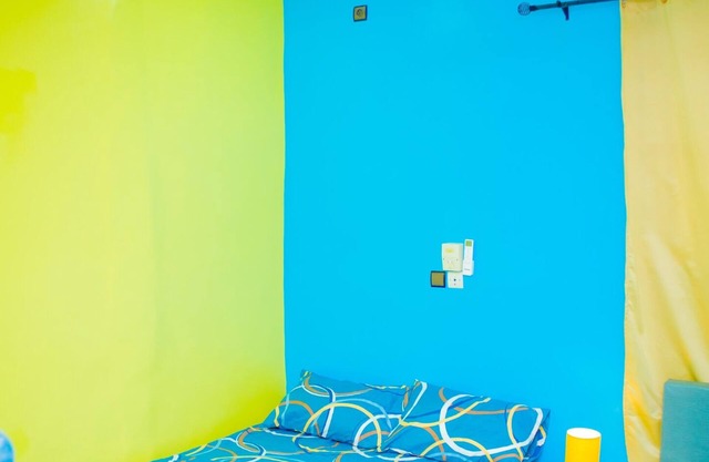 5 minutes from restaurants and bus stations! Furnished apartment with kitchenette