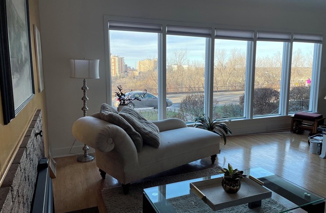 5 minutes to downtown, University, Hospital, Cozy Gallery House on the River