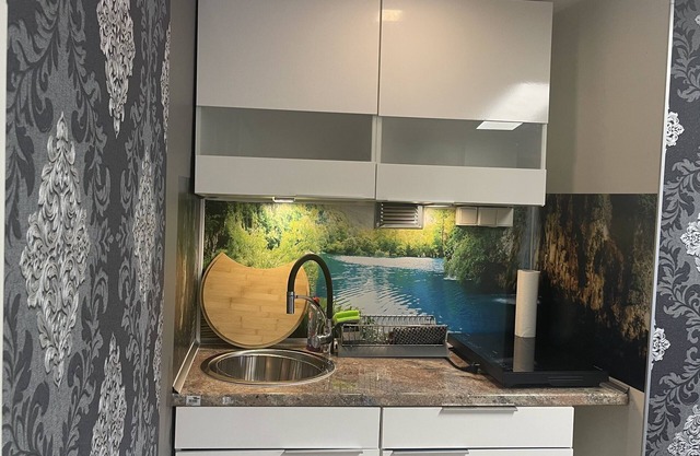 5 minutes to the Moselle, bus stop right outside the front door to the center.