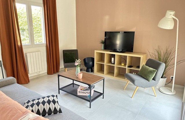 5 minutes walk from the beach of Lecques, our pretty house welcomes you!