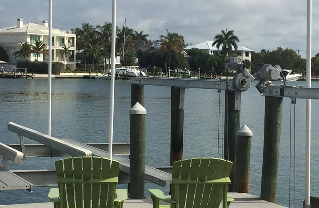 5⭐️ SIESTA KEY WATERFRONT RANCH, POOL, DOCK, LIFT, DESK AREA, MASSAGE ROOM