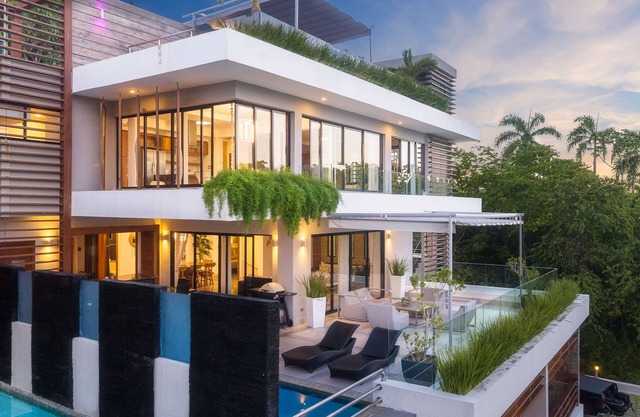 5 star BEACHVIEW PH W/ROOFTOP TERRACE &JACUZZI