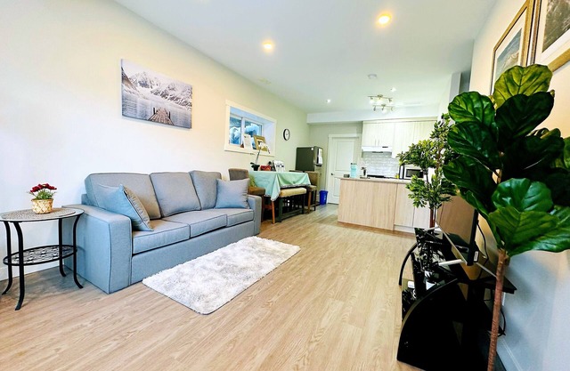 5-star community, 5-10 minute drive to a mall with everything you need in lifenn