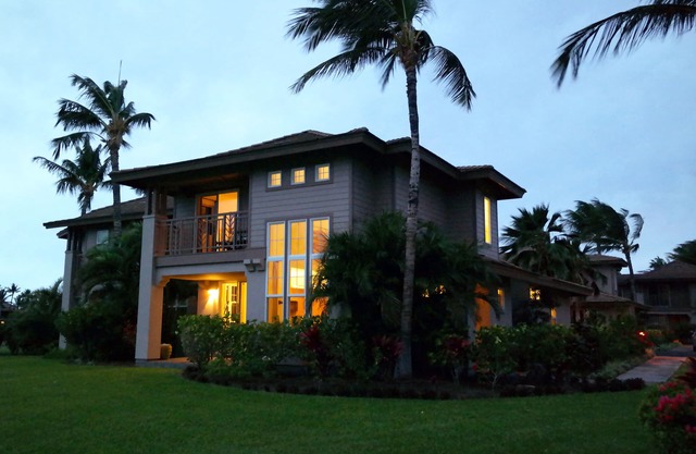50% off Oct! Book Jan-Mar 10% off. Quiet, redone end unit. Great views. 90 golf!