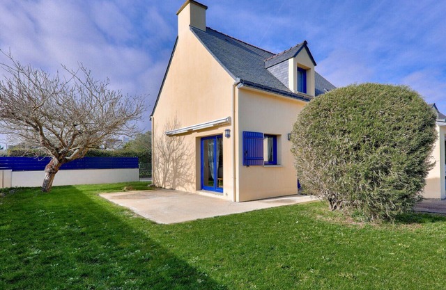 500m from the beach, house for 6 with garden