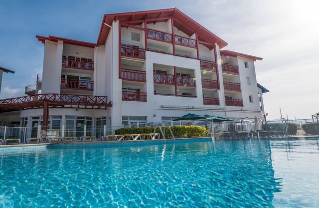 50m de la Plage! Studio pour 4 + Wi-Fi Gratuit