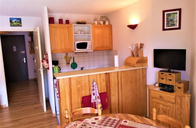 50m from resort center, 3rd floor, balcony, tv, ski locker, 25m², La Joue du Loup