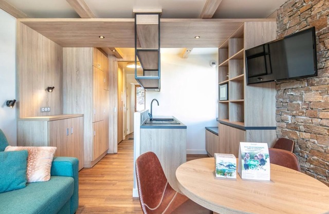 50m from resort center, balcony, parking, tv, ski locker, 27m², Valmorel