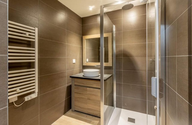 50m from ski slopes, 3rd floor, view valley, fitness, swimming pool, sauna, hammam, balcony, parking