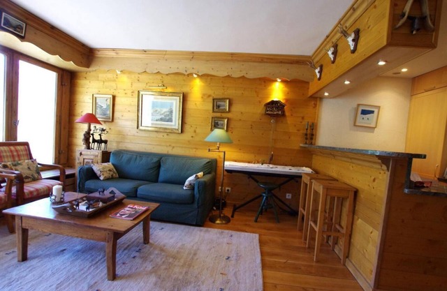 50m from ski slopes, 7th floor, view lake, balcony, tv, ski locker, 55m², Tignes