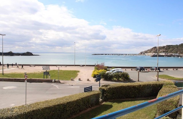 511 - Sea view apartment near the center