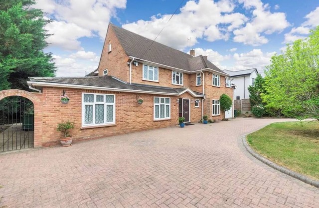 6 Bed House - Sleeps 11 - Pets - Garden - Parking