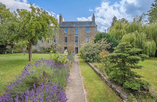 6 bedroom accommodation in Prestonpans