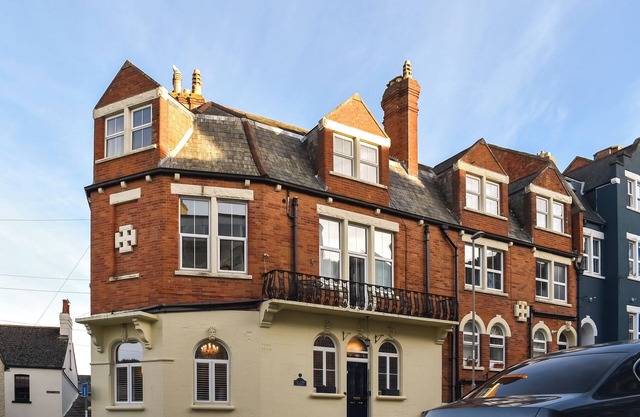 6 bedroom accommodation in Swanage