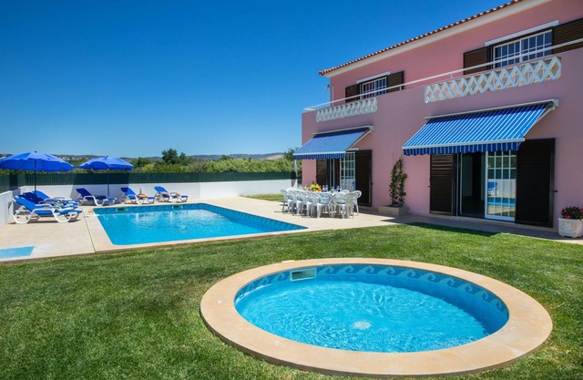 6 bedroom villa between Albufeira and Vilamoura, 3km from the beach