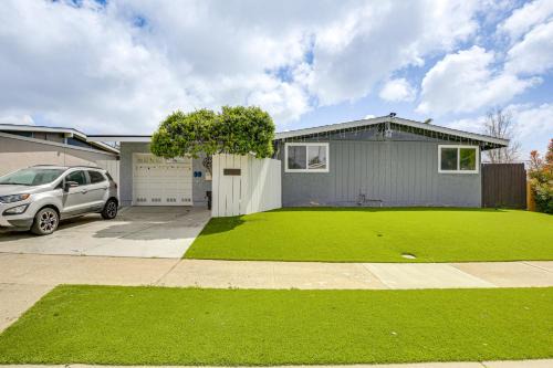 6 Mi to Pacific Beach Pet-Friendly San Diego Home