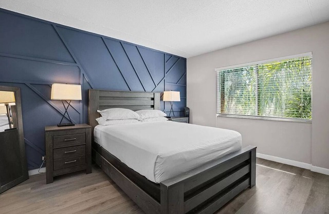 6 minutes from Airport, 8 minutes from Beach -Close to Everything- Tampa