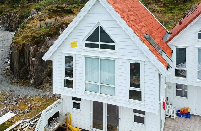 6 person holiday home in Urangsvåg
