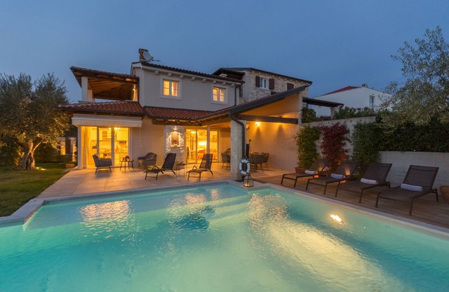 6 persons, heated pool, sea view, wifi, air conditioning,billiards,table tennis,