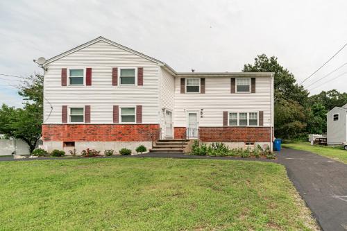 65 - 5BR Randolph - Elegant Haven near Dog Park
