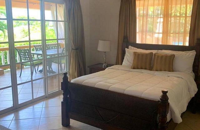 6BD family-friendly complex near everything, private garden&pool, sports courts