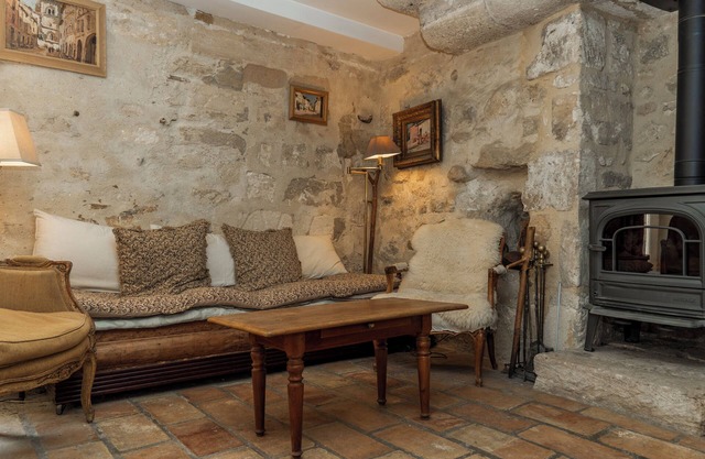 7 Bedroom Private vacation home in Villeneuve-lÃ¨s-Avignon
