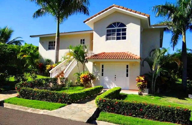 7-bedroom, 7-bathroom villa with a private pool, near beaches