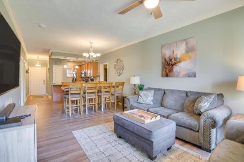 7 Mi to Silver Dollar City! Condo with Lake Access