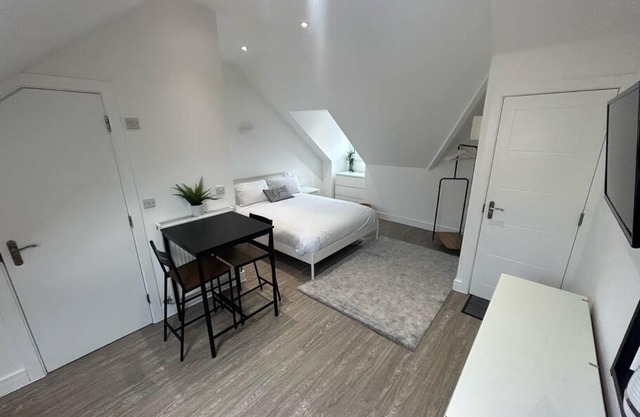 7 Studio, Filton, next to airbus