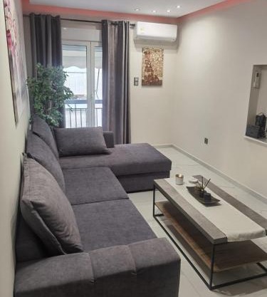 70m 2BR bright luxury apt